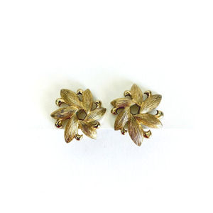 VTG Monet Floral Gold Clip On Earrings